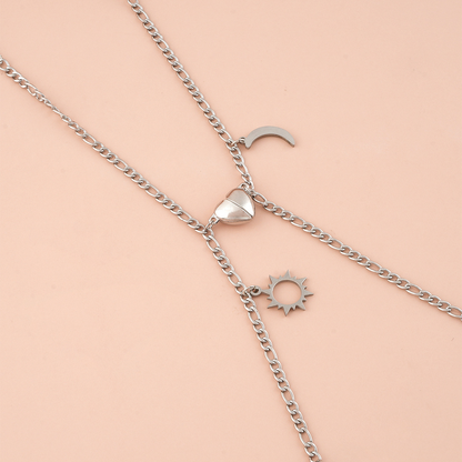 Coppia Bracciali in acciaio con ciondolo (mezzo cuore magnetico)